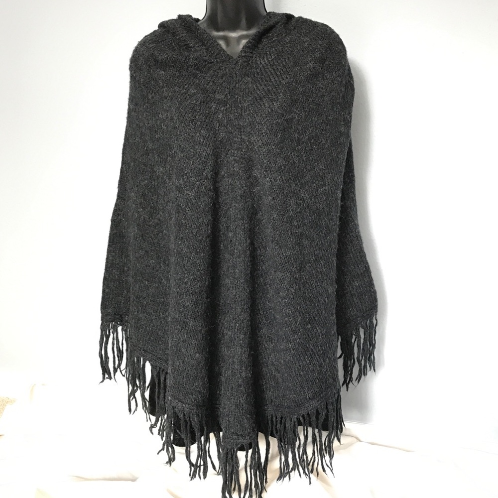 STEVE MADDEN PONCHO pullover w/ attached hood